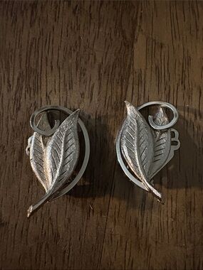 Elegant Silver Leaf Earrings - Silver Tone Botanical Earrings